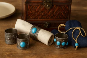 Two's Company Set of 4 Napkin Rings w/ Turquoise Stones | Silver Look | NIB Pouc - Picture 1 of 7