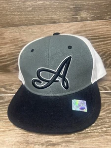 Cappello Atlanta Braves aderente berretto Pit Bull piatto/grigio nero bianco taglia M - Foto 1 di 6