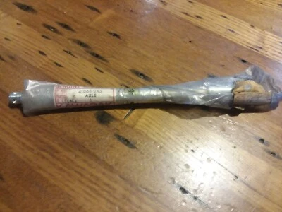 Eje de rueda delantera NOS y OEM Kawasaki 74 - 81 KZ400 KZ440 Foto 1 de 4