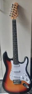 Harley Benton ST-20 SB Standard Serie E-Gitarre mit Kabel und Whammy Bar - Bild 1 von 10
