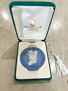 Orsacchiotto Wedgwood bianco su diaspro blu pallido in calza ornamento - Foto 1 di 4