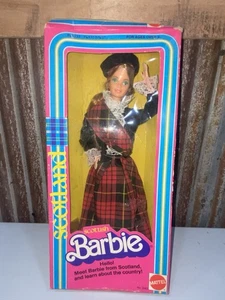 Bambola Barbie scozzese 1980 Scozia Mattel #3263 nuova scatola - Foto 1 di 6