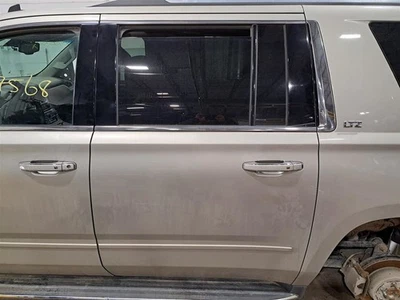 2015 Suburban 1500 Left Driver Side Rear Door Assembly Color: Tan U102v Foto 1 de 4