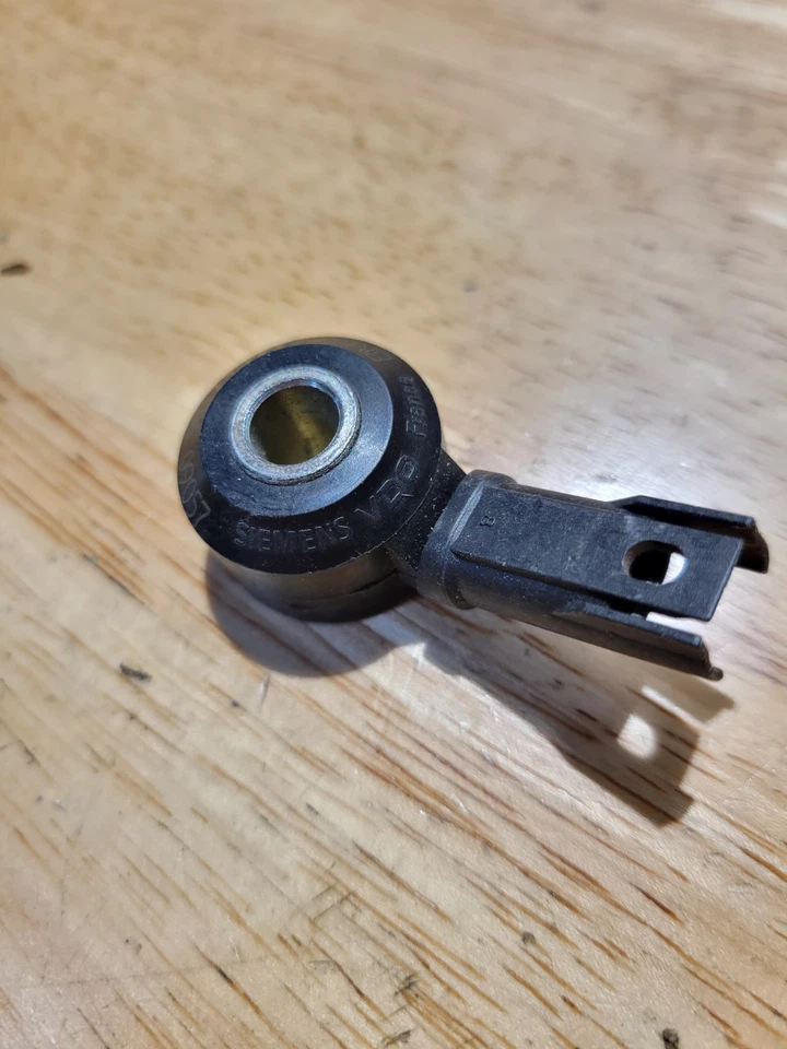 2010-2011 BMW 750LI XDRIVE - Knock / PING Sensor 7577034 - Image 1 of 4