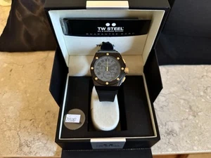 NEW TW STEEL Lotus Renault Formula 1 CEO Chrono Watch 44 mm Black PVD Gold TW684 - Picture 1 of 5