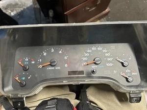 Jeep Wrangler TJ 2003-06 - Grupo de velocímetros - OEM 56010678ae - Imagen 1 de 8
