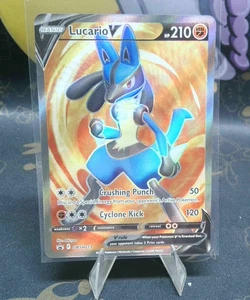 Pokemon TCG Lucario v SWSH213 Black Star Promo Sword & Shield Card NM - Picture 1 of 2