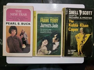 3 Pocket Books The New Year, Jarretts Jade, Kubla Khan Caper Adult Erotica 1960s - Foto 1 di 6