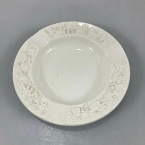 Cenicero Wedgwood Queensware crema en relieve 4 1/4" Inglaterra - Imagen 1 de 5