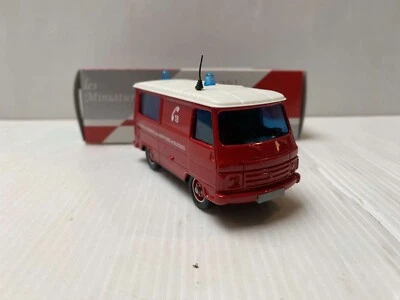 SOLIDO Hachette Toner-Gam Peugeot J9 voiture pompier  1/50 Véhicule Miniature - Photo 1/4