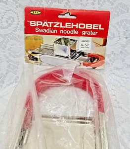 VINTAGE Spatzlehobel Swadian Nudelreibe aus HONGKONG -NEU~VERPACKUNG BESCHÄDIGT! - Bild 1 von 11