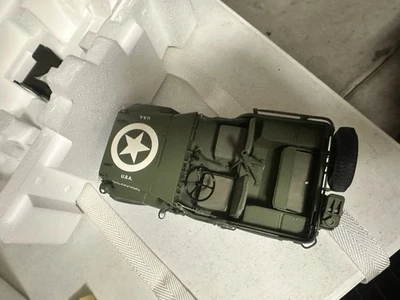 Danbury Mint 1:18 Scale World War II Jeep Replica in Box Pls read description - Image 1 of 4