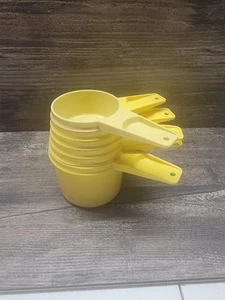 Set 6 misurini Tupperware vintage giallo retrò da 1/4 tazza a 1 tazza - Foto 1 di 2