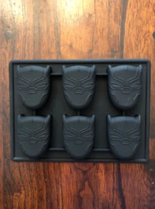 NUEVO MOLDE DE CARAMELO CHOCOLATE SILICONA PANTERA NEGRA BANDEJA DE HIELO SUPERHÉROE FIESTA SUMINISTRO - Imagen 1 de 2