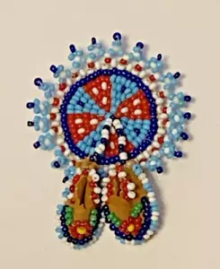 Pin/broche vintage con cuentas NA con pequeños mocasines rojo blanco y azul - Imagen 1 de 10