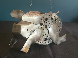Vintage Metall hängendes/fliegendes SCHWEIN Kerzenhalter tolle Patina SELTEN BBQ Schwein - Bild 1 von 21