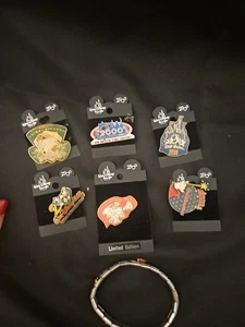 Lotto di 6 spille DISNEY vintage e 1 BRACCIALE CHARM DISNEY DEL 2000 - Foto 1 di 24