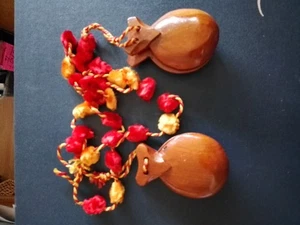 Castagnietten, spanisch,Holz lackiert, wenig genutzt, mit Zierkordeln 1 Paar - Bild 1 von 6