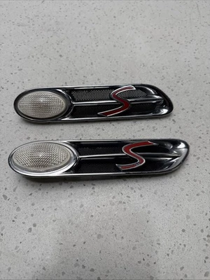 02–08 Mini Cooper R52 Right & Left Front Side Marker Turn Signal Pair - Image 1 of 4
