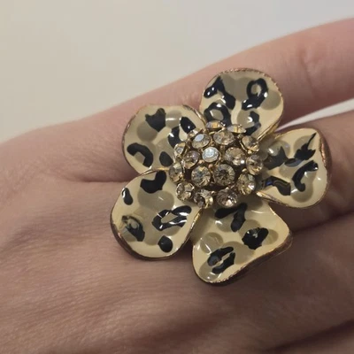 Anillo de flores con estampado de leopardo dorado Chicos talla 7 anillo de cóctel Mobwife  Foto 1 de 4