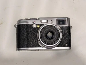 Fujifilm FinePix X100S 16.3 MP Digital Camera - Black/Silver - Bild 1 von 4