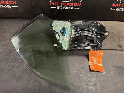 09-13 INFINITI G37 ТРАНСФОРМИРУЕМЫЙ ПАССАЖИРСКИЙ RH ЧЕТВЕРТЬ СТЕКЛА РЕГУЛЯТОР 912612-204 - Изображение 1 из 4