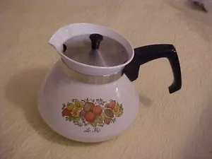 Tetera de colección Corningware Spice of Life 6 tazas con tapa de metal - Imagen 1 de 4