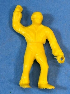 1960s Palmer Circus Sideshow YELLOW BLINDFOLDED KNIFE THROWER Plastic Figure 3" - Picture 1 of 3