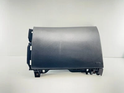 2014-2019 Cadillac CTS PANEL DE INSTRUMENTOS DELANTERO COMPARTIMENTO GUANTERA MONTAJE OEM Foto 1 de 4