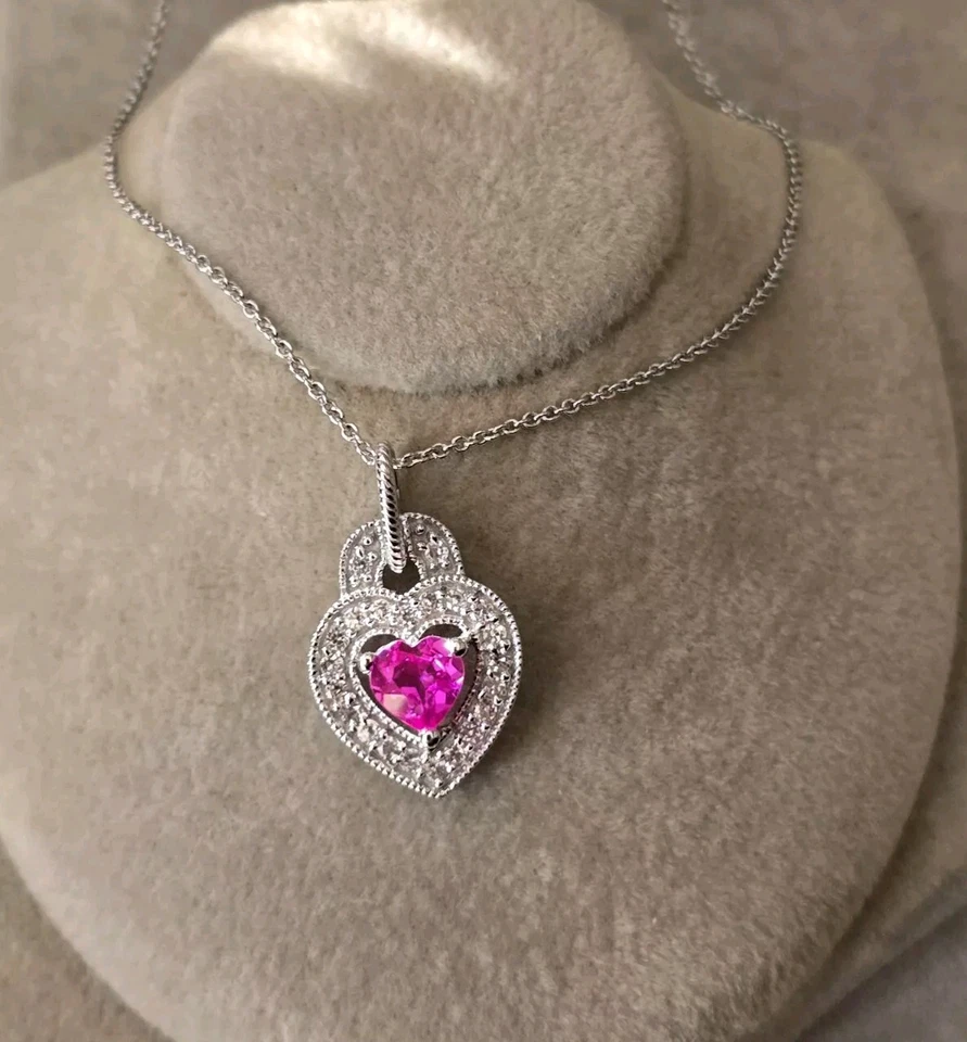 Collar colgante corazón zafiro creado en laboratorio plata esterlina Kay Jewelers JWBR  Foto 1 de 4