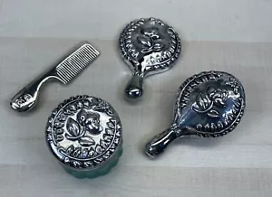 Vintage Madame Alexander bambola pettine spazzola specchio accessori vaso polvere argento - Foto 1 di 11