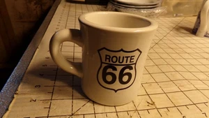 Taza de café Route 66 negra sobre blanca pesada estilo comedor. KWC - Imagen 1 de 6