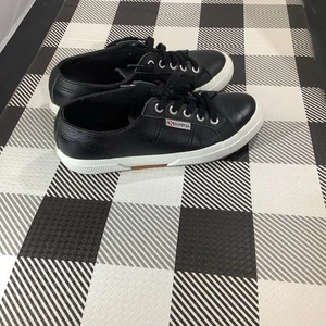 Zapatilla deportiva Superga 2750 Nappa para mujer (negro/blanco) talla 7,5 EUR 38 - Imagen 1 de 7