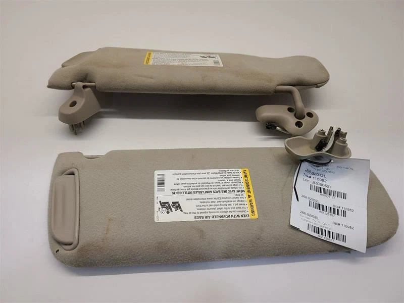 04-05 CHEVY AVALANCHE 1500 RH Right LH Driver Left Sun Visor Illuminated  Foto 1 de 4