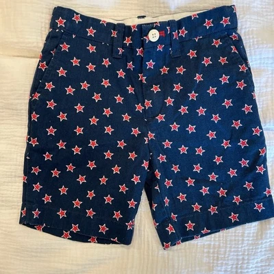 Pantalones cortos azules con estrellas rojas talla 4Crew Cuts para niños pequeños Foto 1 de 3