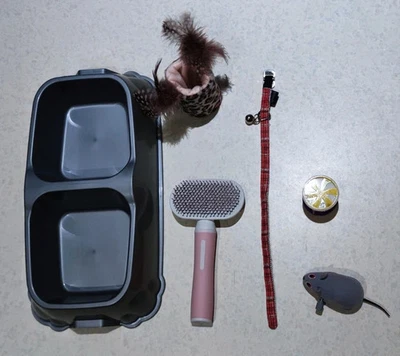 Lot complet accessoires pour chat – gamelle double, brosse, collier, jouets - Photo 1/4