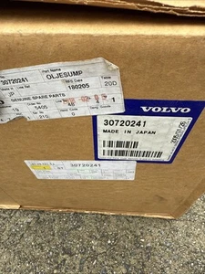 Volvo XC90 2005-11 V8 4.4L Engine Upper Oil Pan 30720241 Plus 3 O-rings - Picture 1 of 9