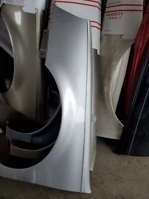 2000 2001 2002 2003 2004 2005 CADILLAC DEVILLE ЛЕВЫЙ ДРАЙВЕР КРЫЛО СЕРЕБРО - Изображение 1 из 2