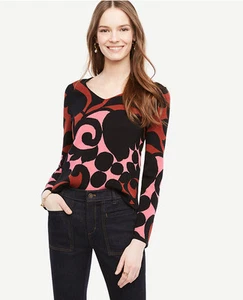 Ann Taylor - XS (0-2) Black & Burgundy Tulip V Neck Sweater $90.00 (70) - Picture 1 of 2