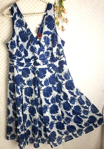 Avenue Dress Size 20 New NWT White Blue Floral Gorgeous Fit Flare - Picture 1 of 7