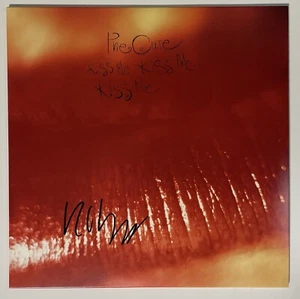 ROBERT SMITH SIGNED THE CURE KISS ME, KISS ME, KISS ME VINYL RECORD LP + BECKETT - Picture 1 of 2