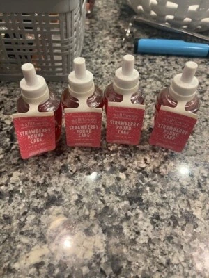 4 X STRAWBERRY POUND CAKE Wallflower Refill Bulbs Bath & Body Works