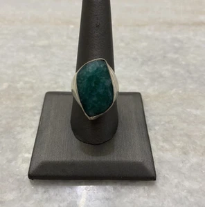 Gorgeous 925 Sterling Silver Green Emerald Colored Gemstone Ring Sz 9.5 - Picture 1 of 6