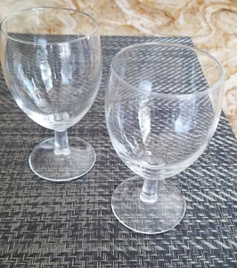 Juego de pares de vasos de cerveza. Copa de cerveza con tallo. 2 cócteles ~ 5,75" de alto ~ 12 oz - Imagen 1 de 3