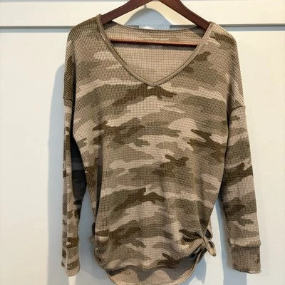 American Eagle Shirt Women Sz XS Green Scoop Neck Waffle Knit Camo Tee Soft Cozy - Image 1 of 4