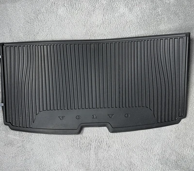 Fabricante de equipos originales Volvo XC90 3 piezas. Alfombrilla de plástico de carga para maletero trasero para todo tipo de clima 2016-2025 Foto 1 de 4