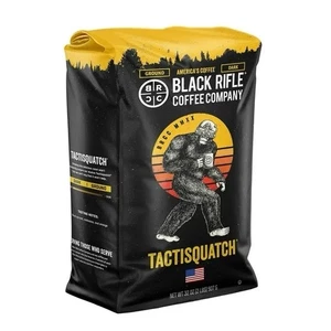 Café molido tostado oscuro Tactisquatch Black Rifle Coffee, 32 oz. - Imagen 1 de 6