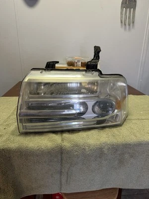 2008 年林肯领航员司机侧 (LH) 车头灯组件 — 第 1/2 张图片