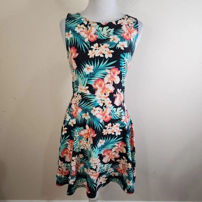 Vestido patinador sin mangas estampado hawaiano Victoria's Secret para mujer talla mediana Foto 1 de 4