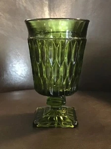 Grüner Kelch Mt Vernon Avocado grün Indiana Glas quadratischer Sockel Wasserkelch - Bild 1 von 9
